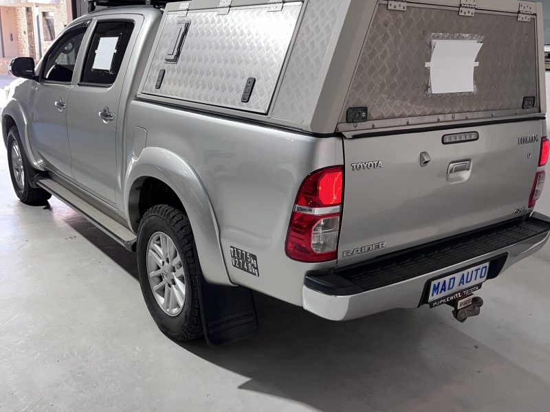 2015 Toyota Hilux 3.0D-4D Raider 4x4 Manual Double-Cab