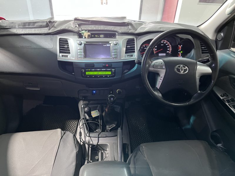 2015 Toyota Hilux 3.0D-4D Raider 4x4 Manual Double-Cab